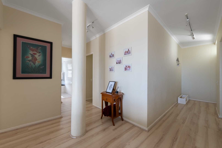 3 Bedroom Property for Sale in Sea Point Western Cape